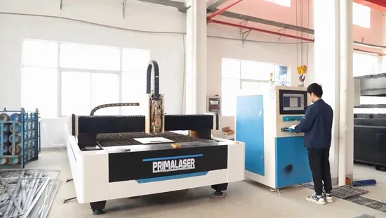 4015 工業用 20 ミリメートルカッター厚さの炭素鋼シートプレートファイバーレーザー切断機